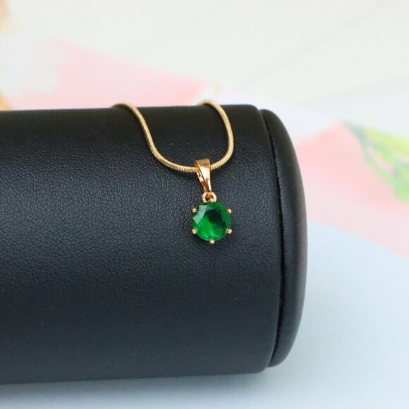 "Elegant Green Solitaire Pendant in Gold – Radiant Accent, XPPT1641 - Picture 4 of 13